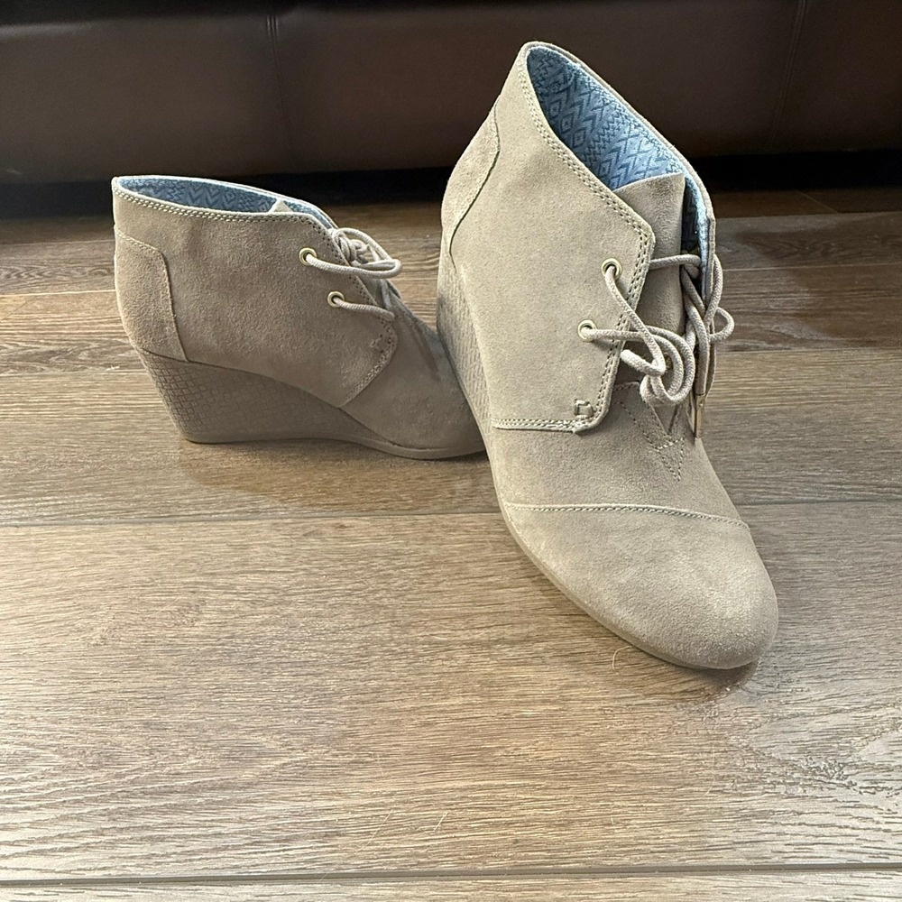 Toms Women's Taupe Wedge Lace-Up Suede Boots NWOT Sz 11 Boho Dressy Casual